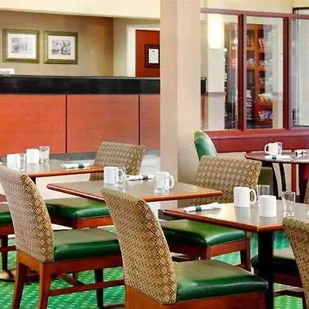 Courtyard Hampton 