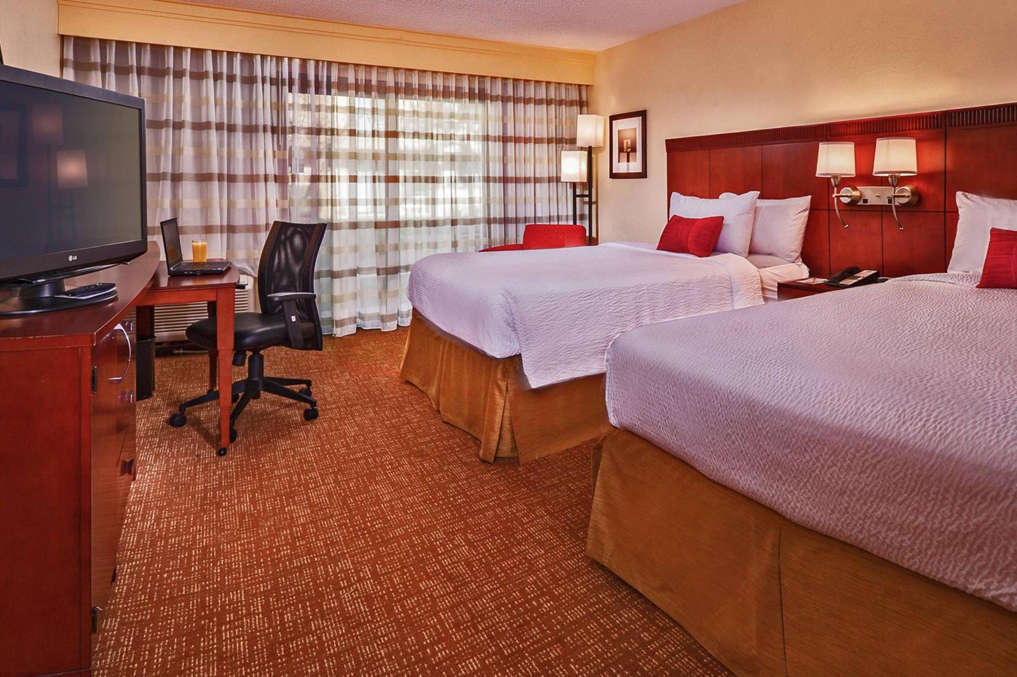 Hotel Courtyard 3*