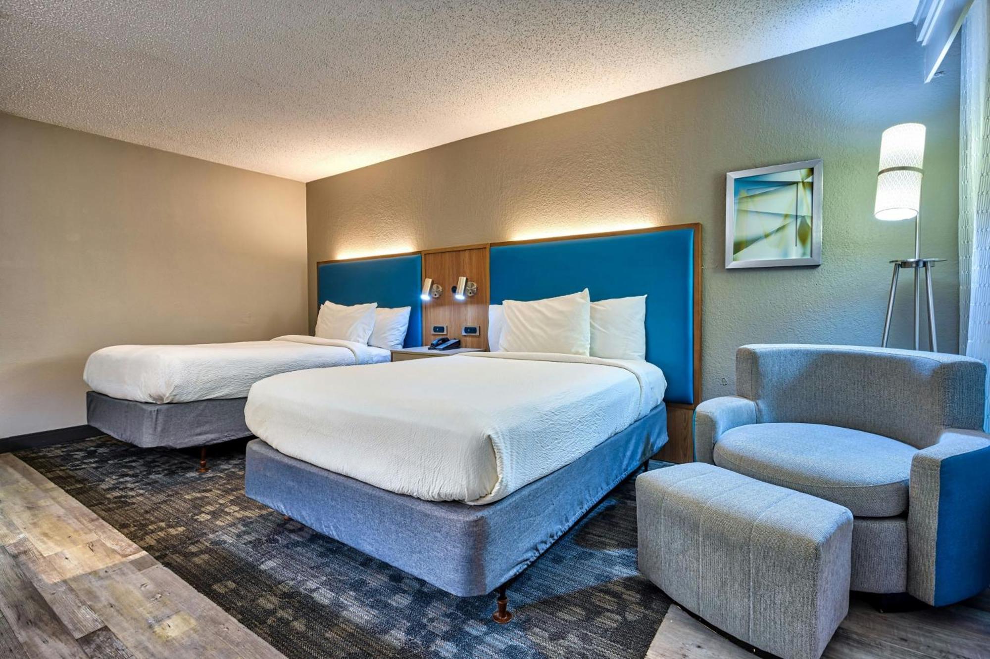 Courtyard 3*